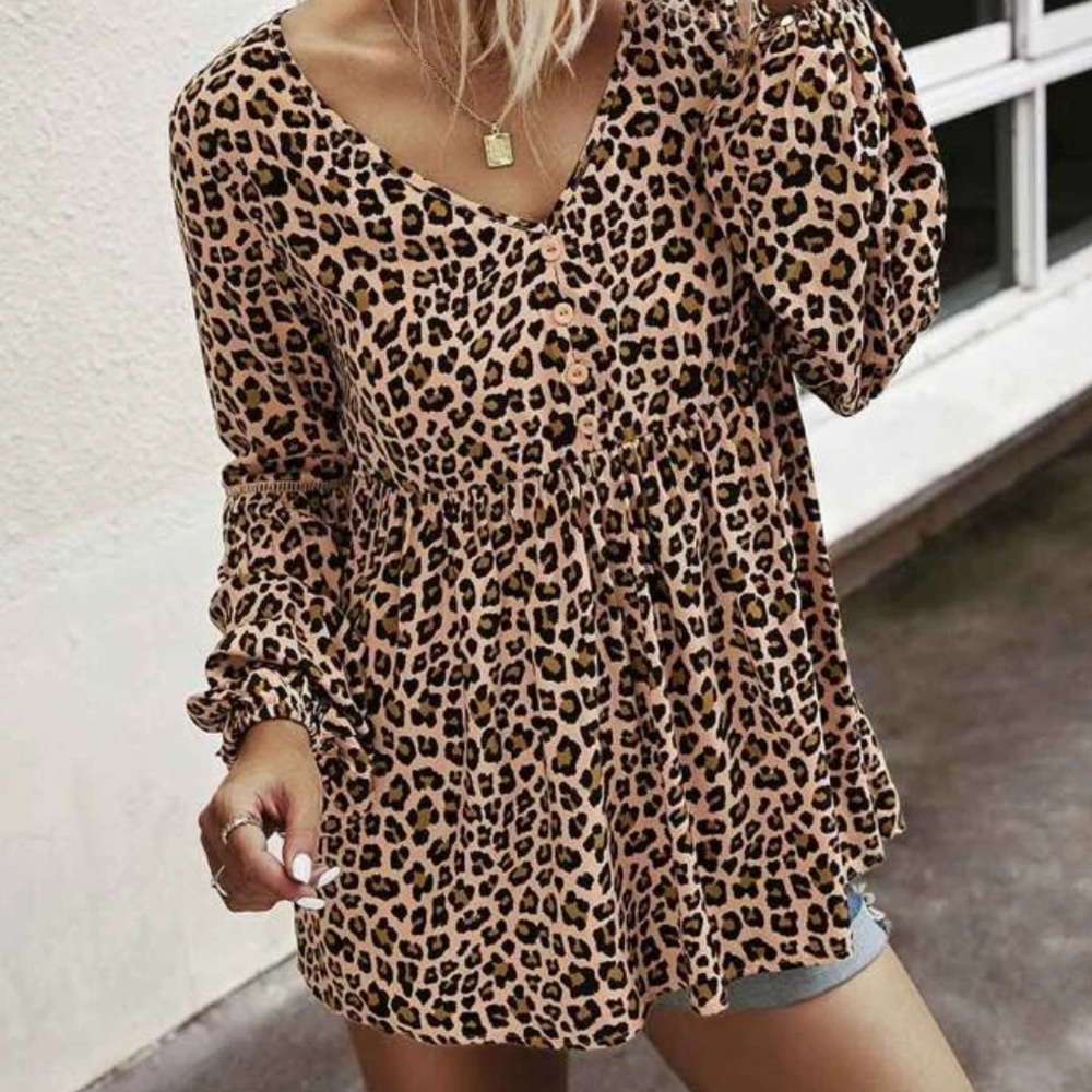 Boho leopard print ruffle hem button detail blouse - Picture 3 of 4